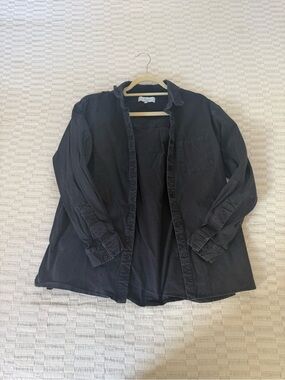 L’Academie Black Button Up